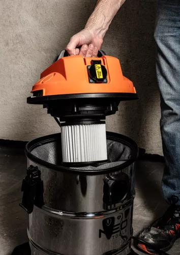 Száraz/vizes ipari porszívó, 1400W/18KPA, 30L INOX tartály, gépcsatlakozó aljzat, komplett tartozékszett