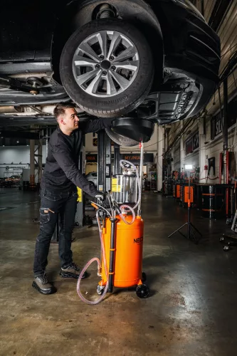 Mobil olajleeresztő, leszívó készülék, pneumatikus, leeresztő tál 10L, ellenőrzőhenger 10L, gyűjtőtartály 70L