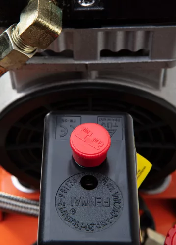 Kompresszor, 12L, extra csendes, kefementes motorral, olajmentes, 79(61)db