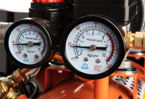 Kompresszor, 12L, extra csendes, kefementes motorral, olajmentes, 79(61)db