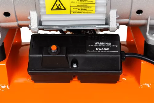 Kompresszor 50L, 8 bar, 180L/perc,  extra csendes, kefementes motorral, olajmentes, 80Db
