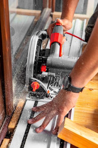 Vezetősín merülőfűrészhez 1400mm, 2 bilincs