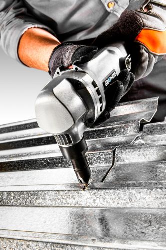 Lemezvágógép, folyamatos lyukasztó 500W, hullám- és síklemezekhez. egyenes és ív vágásra, kofferben