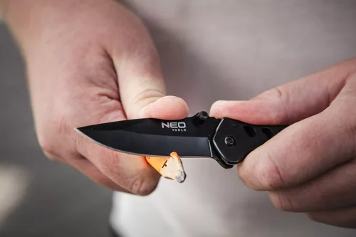 Összecsukható kés, 90mm-es penge, többcélú felhasználásra