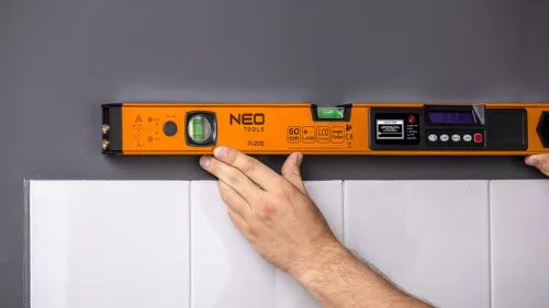 Digitális vízmérték, szögmérővel és lézer irányzékkal, 2 libellás, 60cm