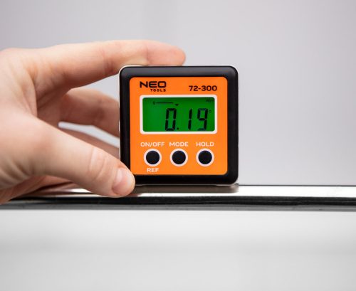 Digitális szögmérő és dőlésmérő