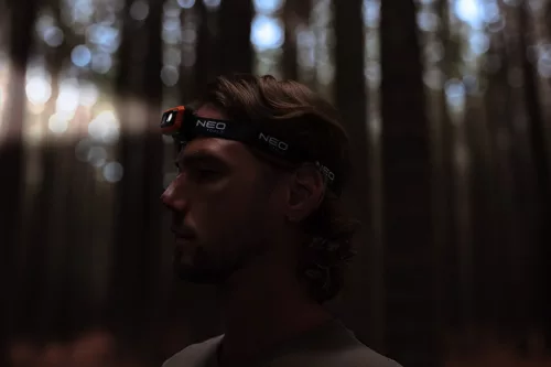 Fejlámpa kínálódobozban, tölthető, mozgásérzékelős, 500lum fényerő, COB LED, rendelési egység: 12db