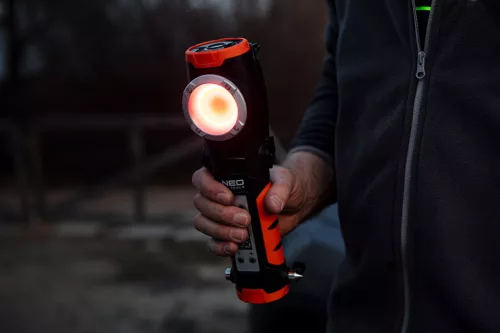 Akkus kompresszor és lámpa, 2000mAh akku, 800+400lum fényerő, max 10bar nyomás, USB és autós töltő 